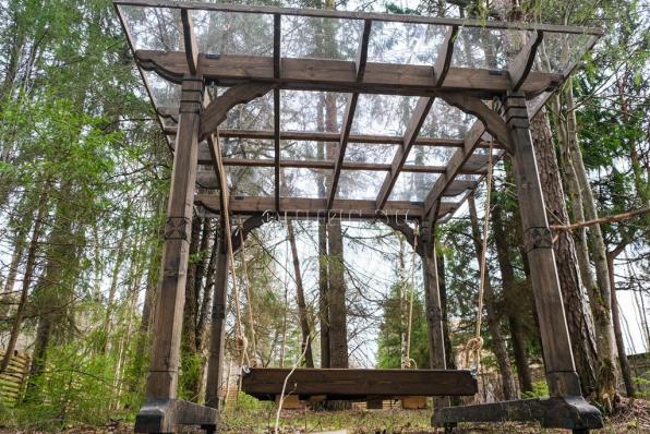 Пергола с подвесной кроватью